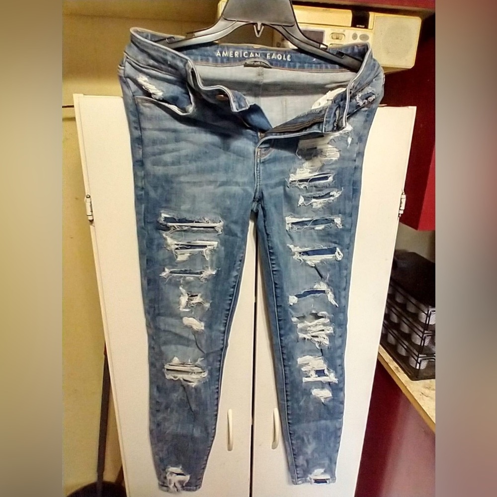 size 8 american eagle ripped jeggings